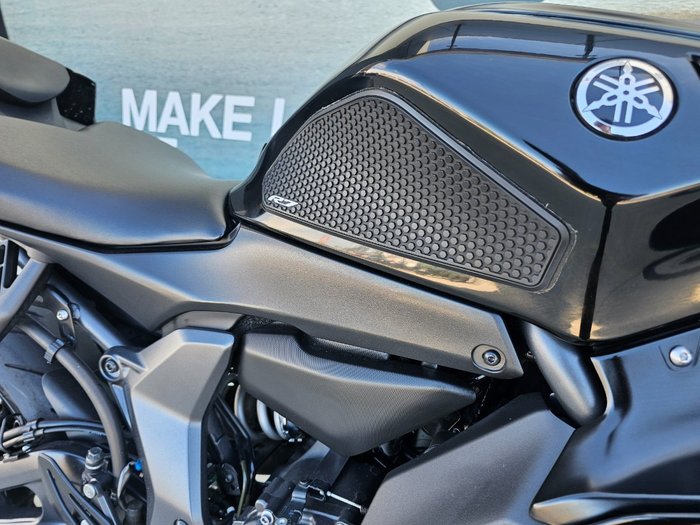 2022 Yamaha YZF-R7LA Black