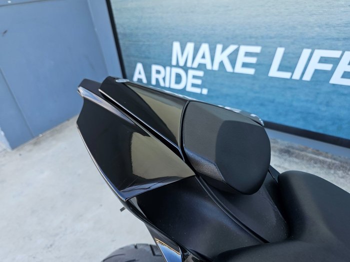 2022 Yamaha YZF-R7LA Black