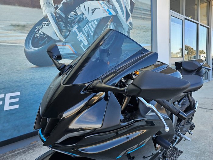 2022 Yamaha YZF-R7LA Black