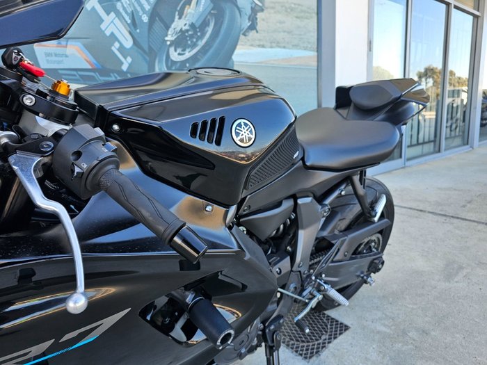 2022 Yamaha YZF-R7LA Black