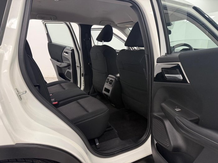 2022 Mitsubishi Outlander ES ZM MY22.5 White