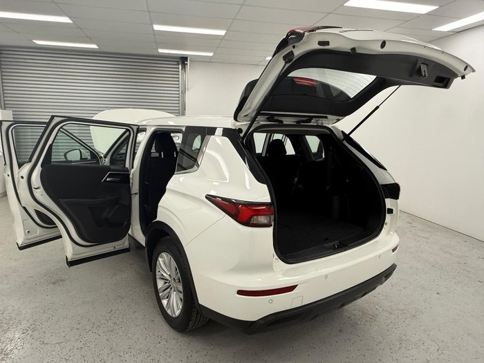 2022 Mitsubishi Outlander ES ZM MY22.5 White