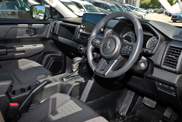 2025 Mitsubishi Triton GLX