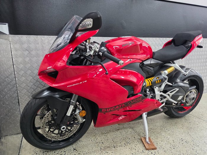 2021 DUCATI PANIGALE V2 RED