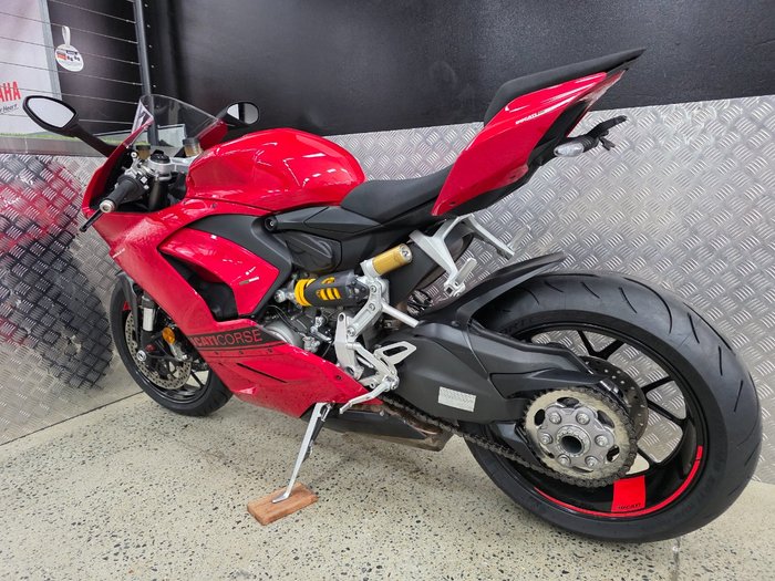 2021 DUCATI PANIGALE V2 RED