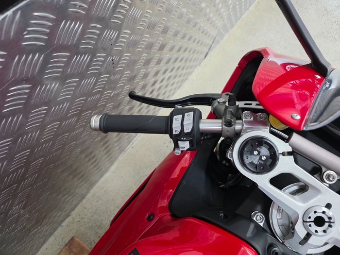 2021 DUCATI PANIGALE V2 RED