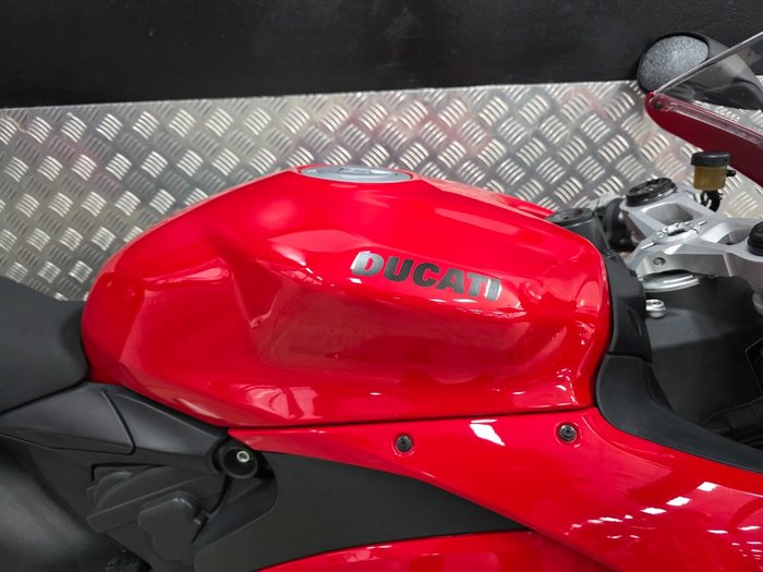 2021 DUCATI PANIGALE V2 RED
