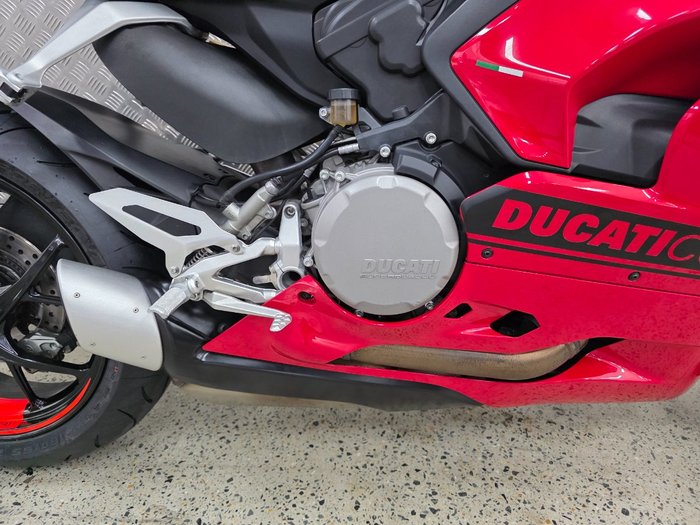 2021 DUCATI PANIGALE V2 RED
