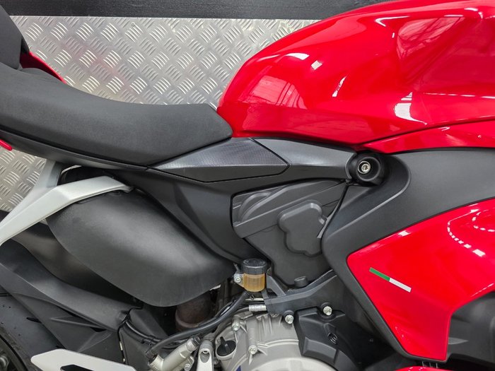 2021 DUCATI PANIGALE V2 RED