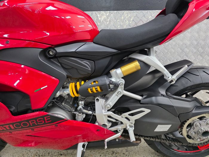 2021 DUCATI PANIGALE V2 RED
