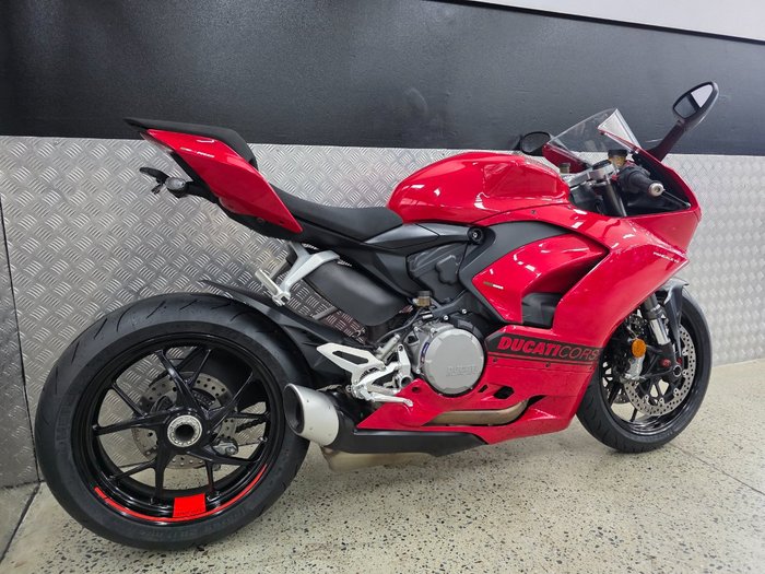 2021 DUCATI PANIGALE V2 RED