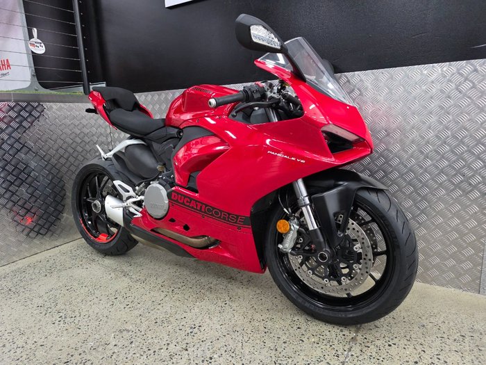 2021 DUCATI PANIGALE V2 RED