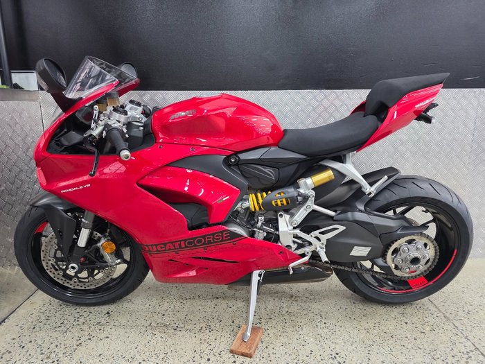 2021 DUCATI PANIGALE V2 RED