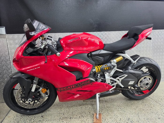 2021 DUCATI PANIGALE V2 RED