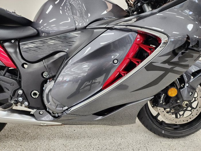 2022 Suzuki GSX1300 (HAYABUSA) silver