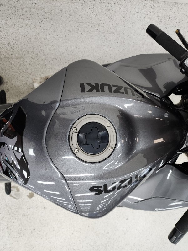 2022 Suzuki GSX1300 (HAYABUSA) silver
