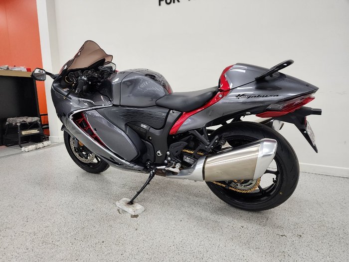 2022 Suzuki GSX1300 (HAYABUSA) silver