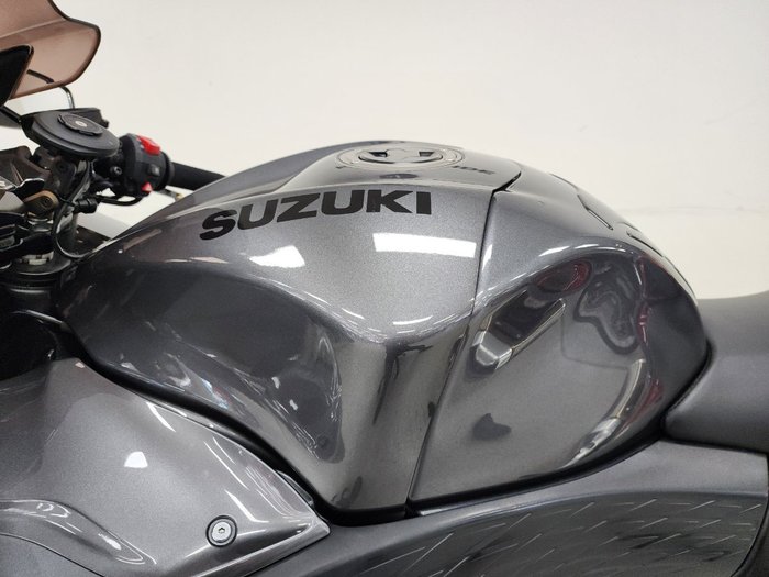 2022 Suzuki GSX1300 (HAYABUSA) silver