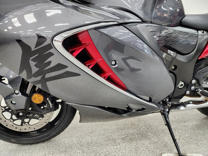 2022 Suzuki GSX1300 (HAYABUSA) silver
