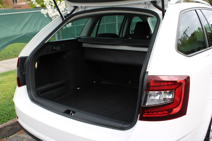 2019 SKODA Octavia 110TSI NE MY19 Moon White