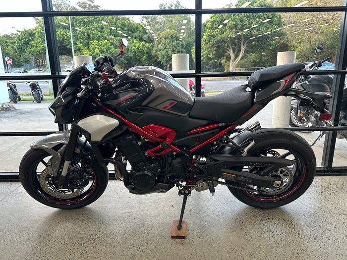2025 Kawasaki Z900 (ZR900) BLACK