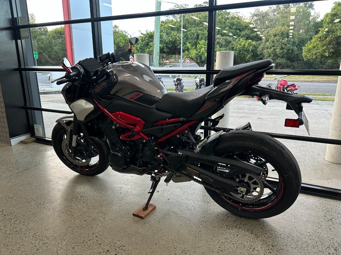 2025 Kawasaki Z900 (ZR900) BLACK
