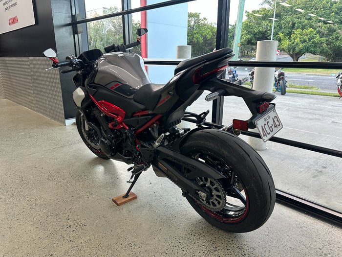 2025 Kawasaki Z900 (ZR900) BLACK