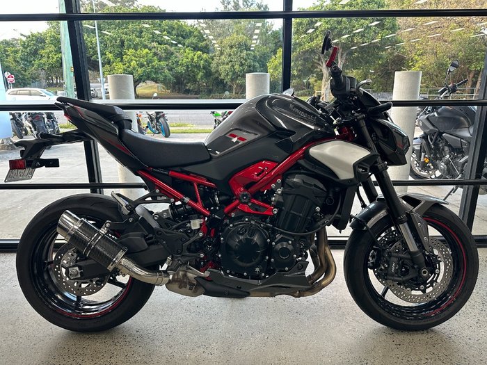 2025 Kawasaki Z900 (ZR900) BLACK