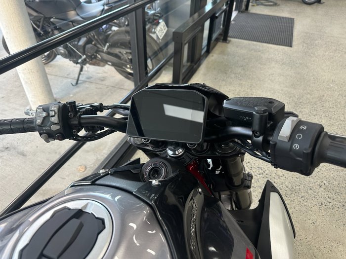 2025 Kawasaki Z900 (ZR900) BLACK