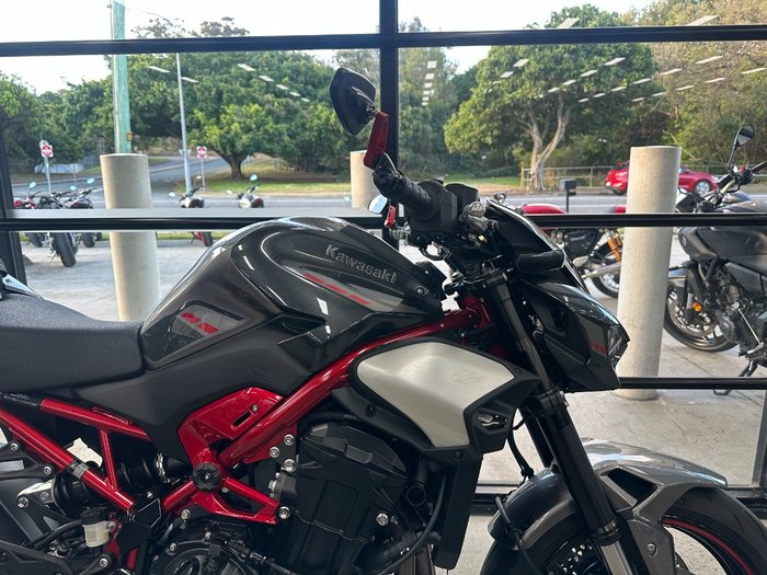 2025 Kawasaki Z900 (ZR900) BLACK