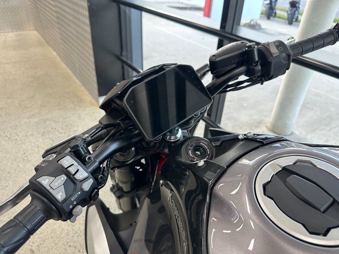 2025 Kawasaki Z900 (ZR900) BLACK