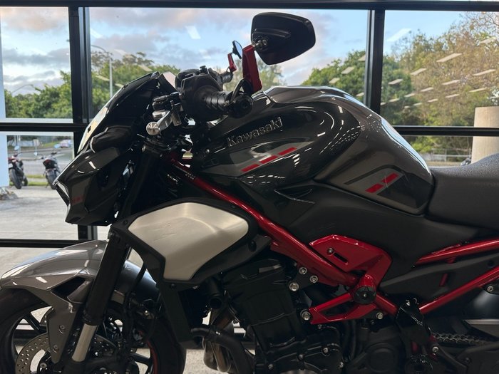 2025 Kawasaki Z900 (ZR900) BLACK