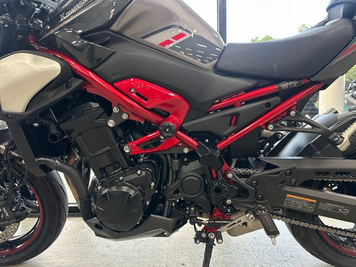 2025 Kawasaki Z900 (ZR900) BLACK