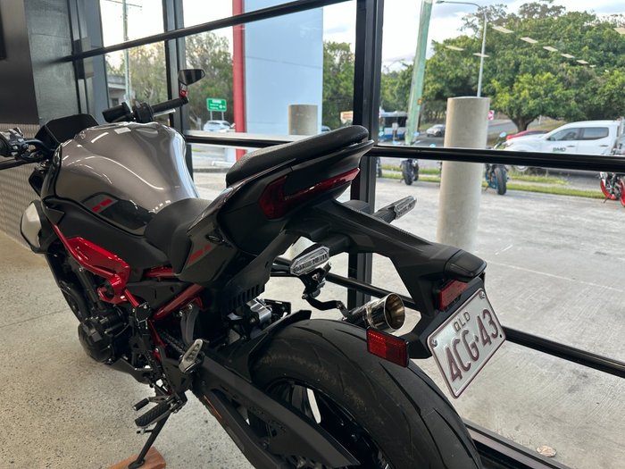 2025 Kawasaki Z900 (ZR900) BLACK