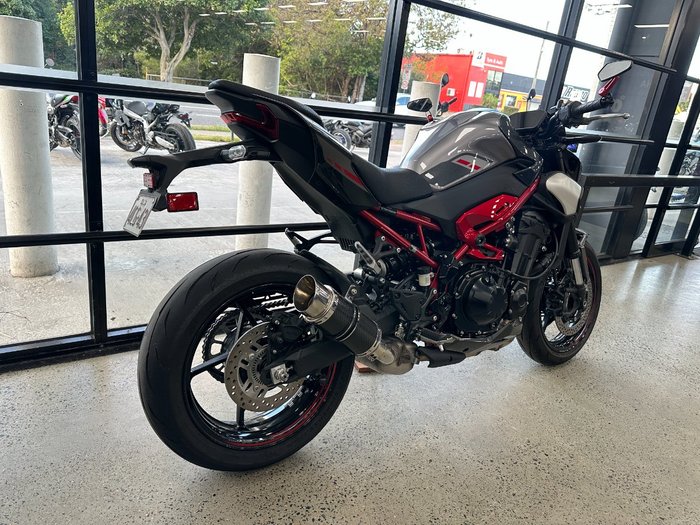 2025 Kawasaki Z900 (ZR900) BLACK