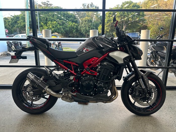 2025 Kawasaki Z900 (ZR900) BLACK