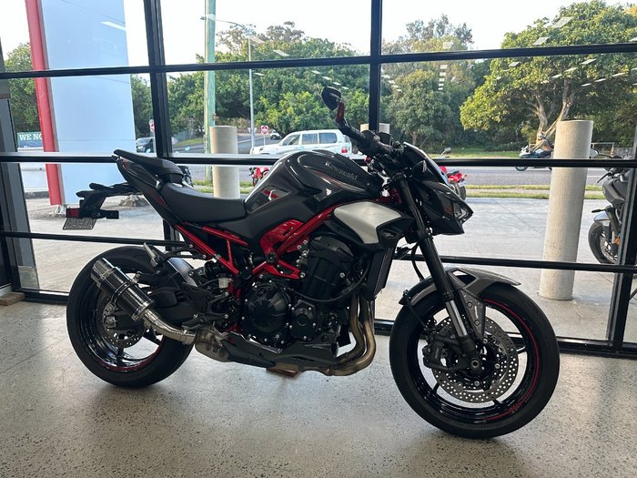 2025 Kawasaki Z900 (ZR900) BLACK