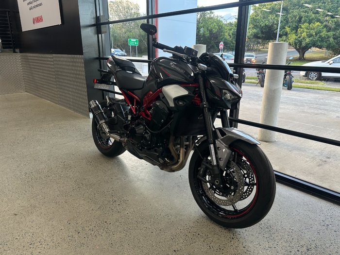 2025 Kawasaki Z900 (ZR900) BLACK