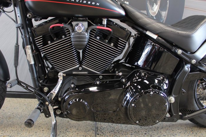2011 Harley-davidson FXS BLACKLINE BLACK