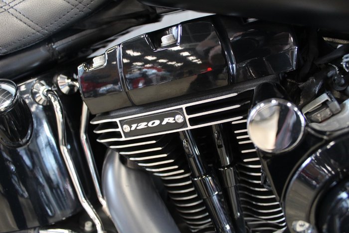 2011 Harley-davidson FXS BLACKLINE BLACK