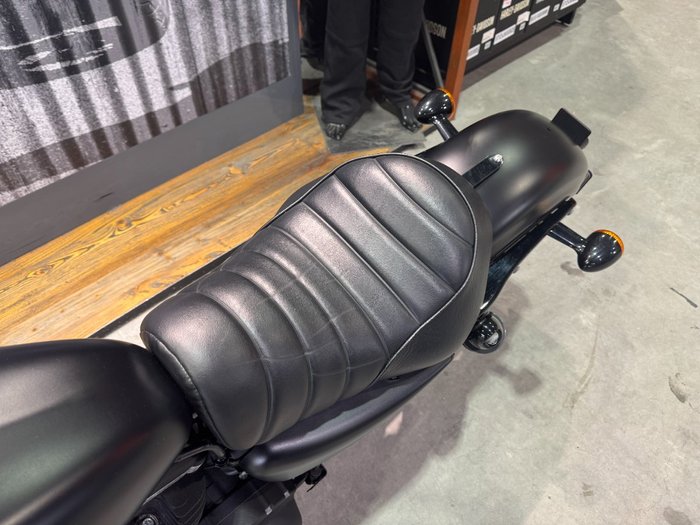 Harley-davidson 2017 HARLEY DAVIDSON 883CC XL883N BLACK DENIM Black