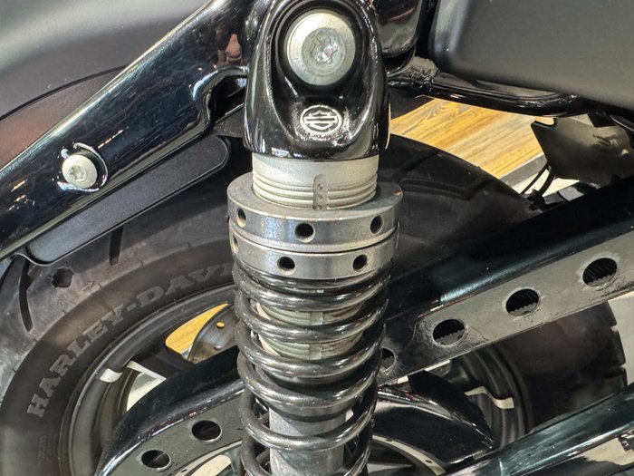 Harley-davidson 2017 HARLEY DAVIDSON 883CC XL883N BLACK DENIM Black