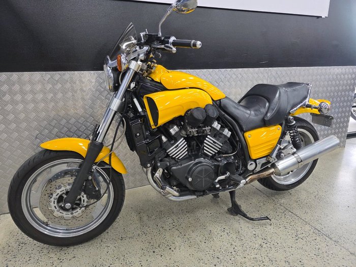 2006 Yamaha 2006 Yamaha 1200cc VMAX YELLOW