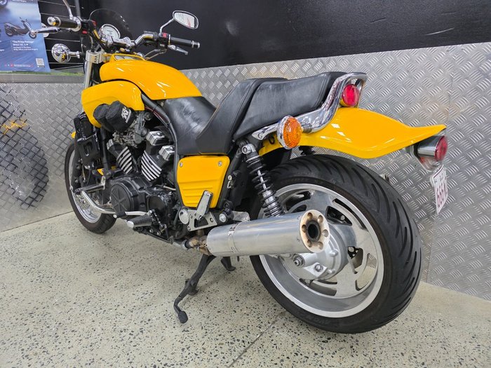 2006 Yamaha 2006 Yamaha 1200cc VMAX YELLOW