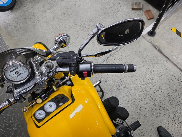 2006 Yamaha 2006 Yamaha 1200cc VMAX YELLOW