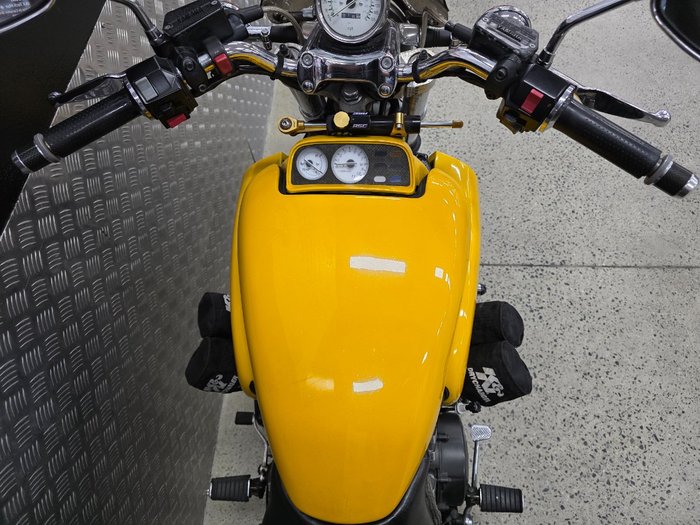2006 Yamaha 2006 Yamaha 1200cc VMAX YELLOW