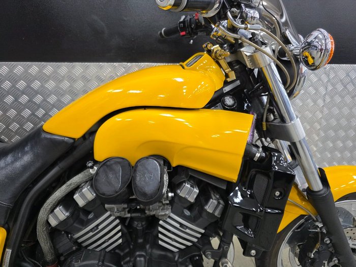 2006 Yamaha 2006 Yamaha 1200cc VMAX YELLOW