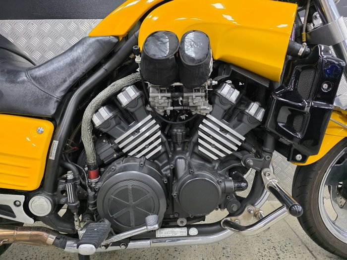 2006 Yamaha 2006 Yamaha 1200cc VMAX YELLOW