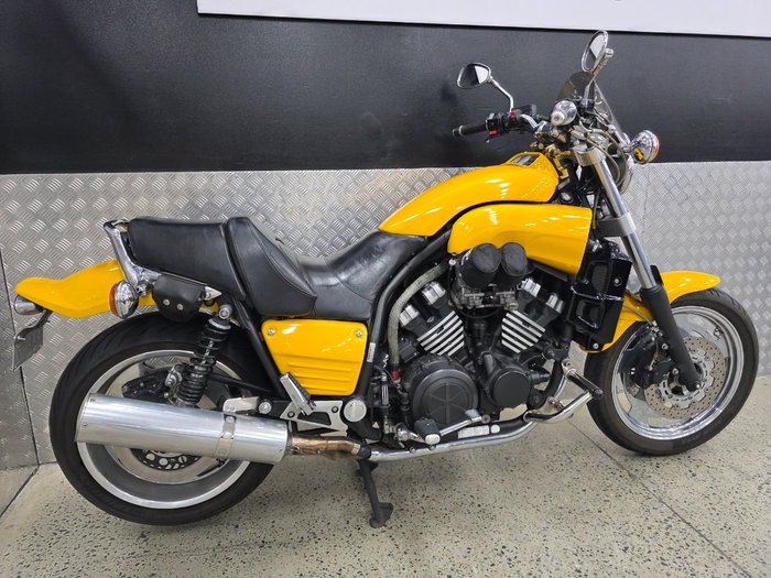 2006 Yamaha 2006 Yamaha 1200cc VMAX YELLOW