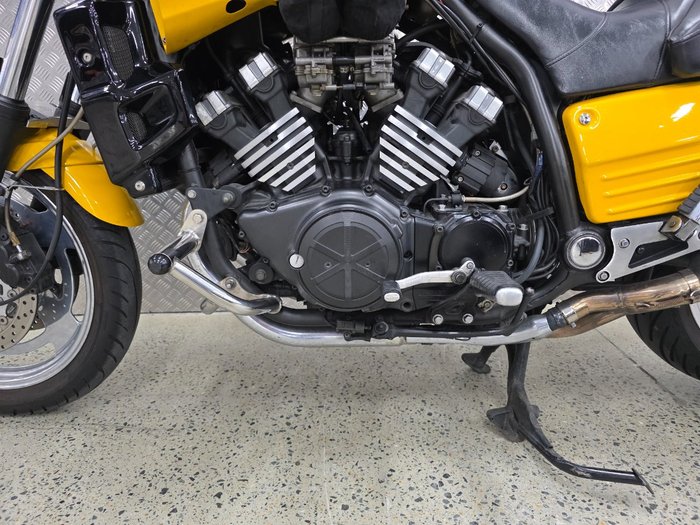 2006 Yamaha 2006 Yamaha 1200cc VMAX YELLOW